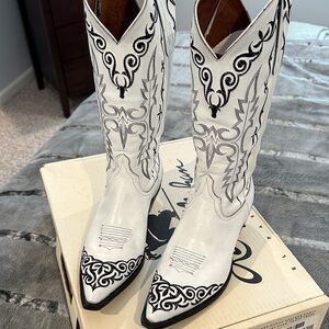 💒 Larry Mahan Vintage White Cowboy Boots Black Embroidered Womens 9 Wedding WOW